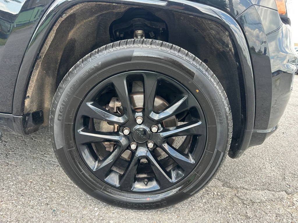 Photo 28 of this JEEP GRAND CHEROKEE