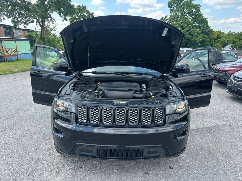 Photo 12 of this JEEP GRAND CHEROKEE