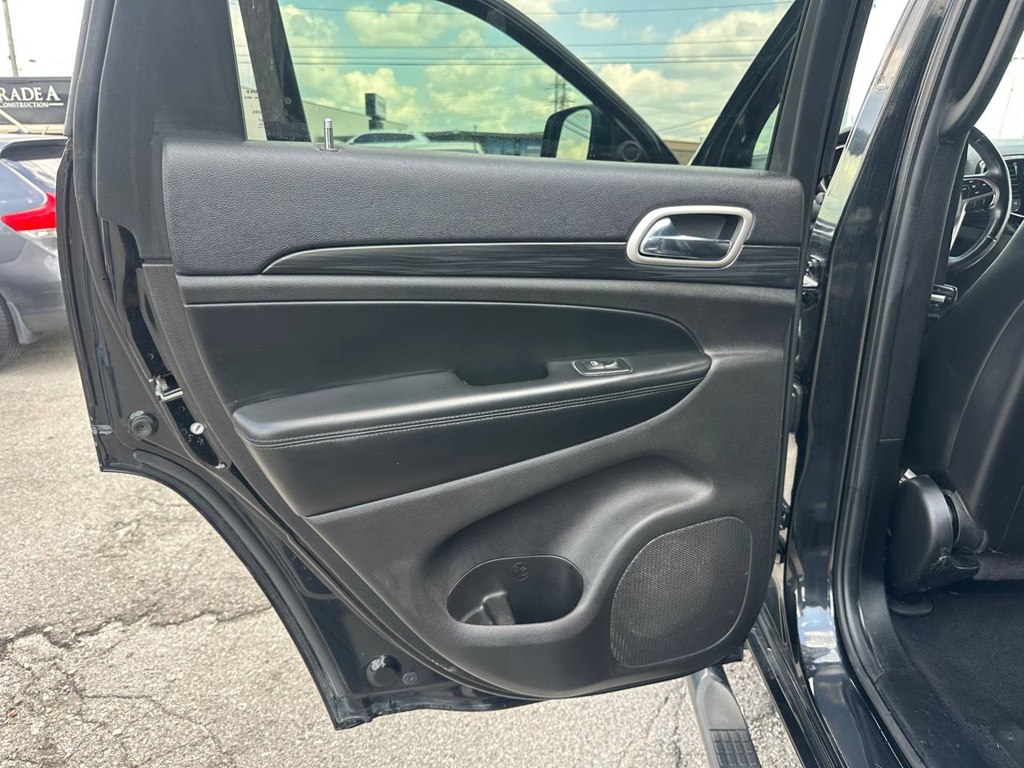 Photo 19 of this JEEP GRAND CHEROKEE