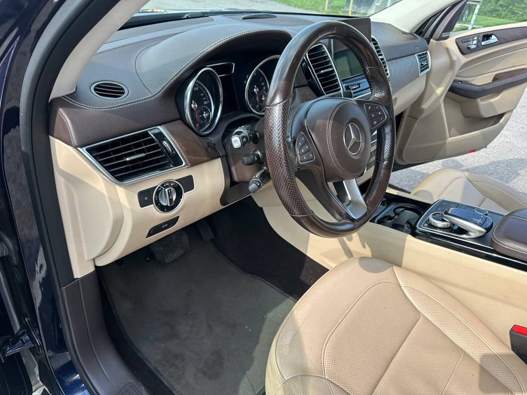 Photo 16 of this MERCEDES-BENZ GLS