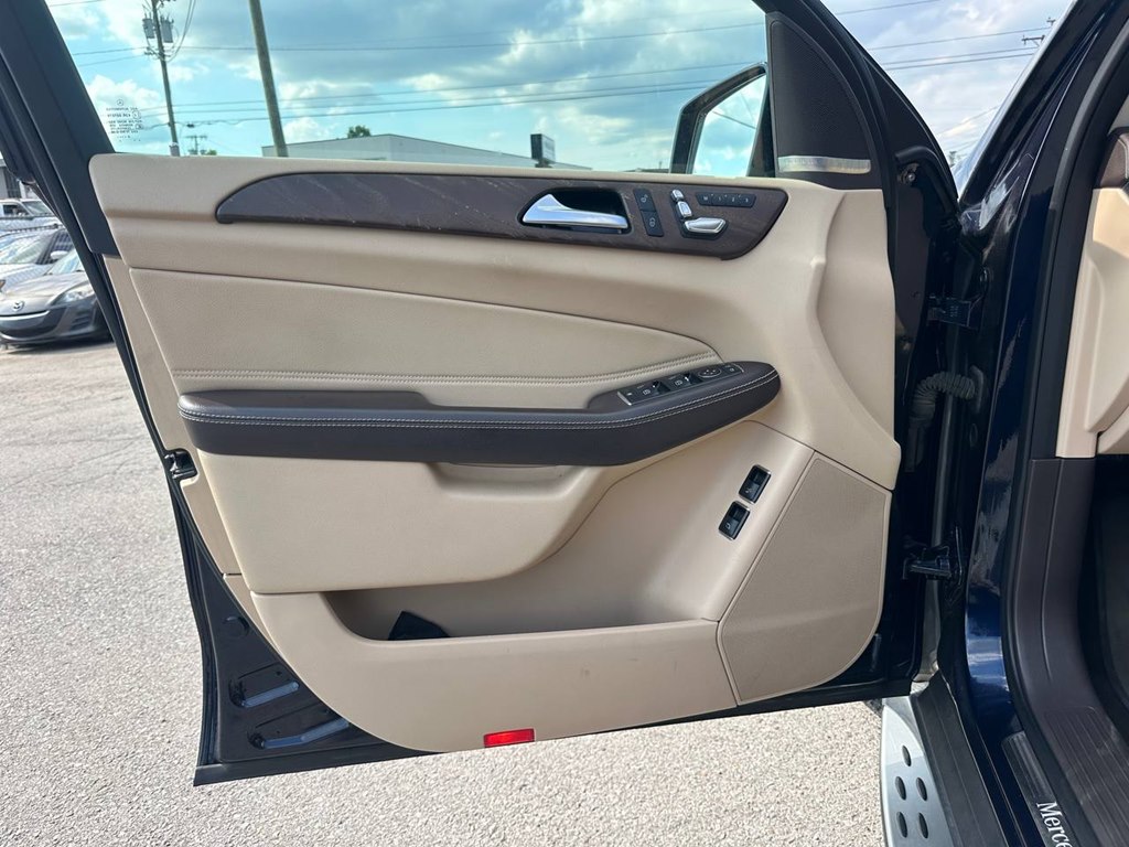 Photo 17 of this MERCEDES-BENZ GLS