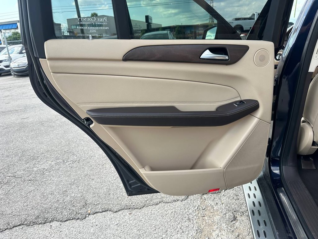 Photo 21 of this MERCEDES-BENZ GLS