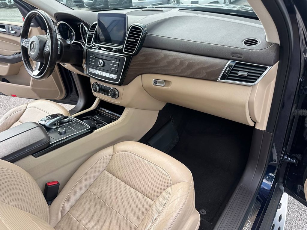 Photo 28 of this MERCEDES-BENZ GLS