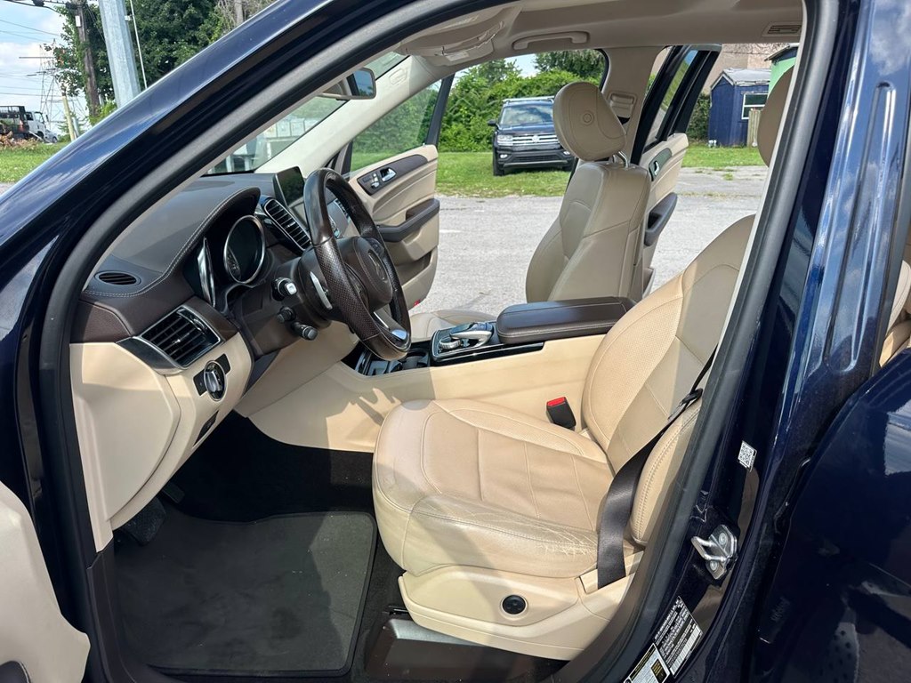 Photo 15 of this MERCEDES-BENZ GLS