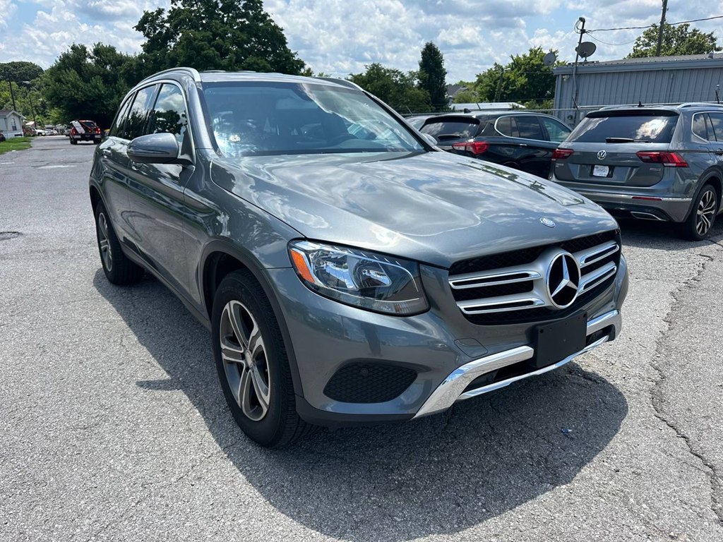 Photo 4 of this MERCEDES-BENZ GLC
