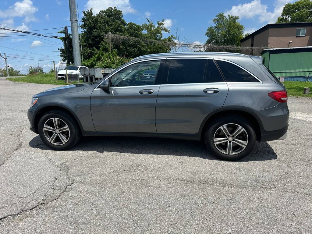 Photo 9 of this MERCEDES-BENZ GLC