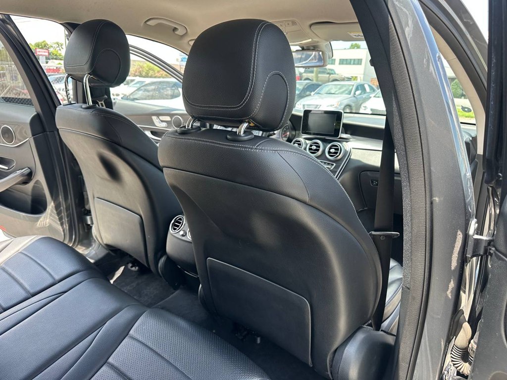 Photo 20 of this MERCEDES-BENZ GLC