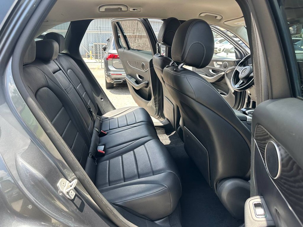 Photo 19 of this MERCEDES-BENZ GLC