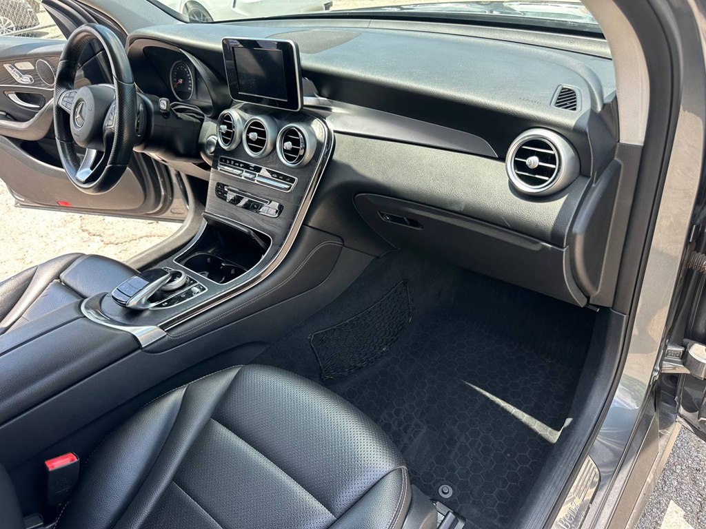 Photo 15 of this MERCEDES-BENZ GLC
