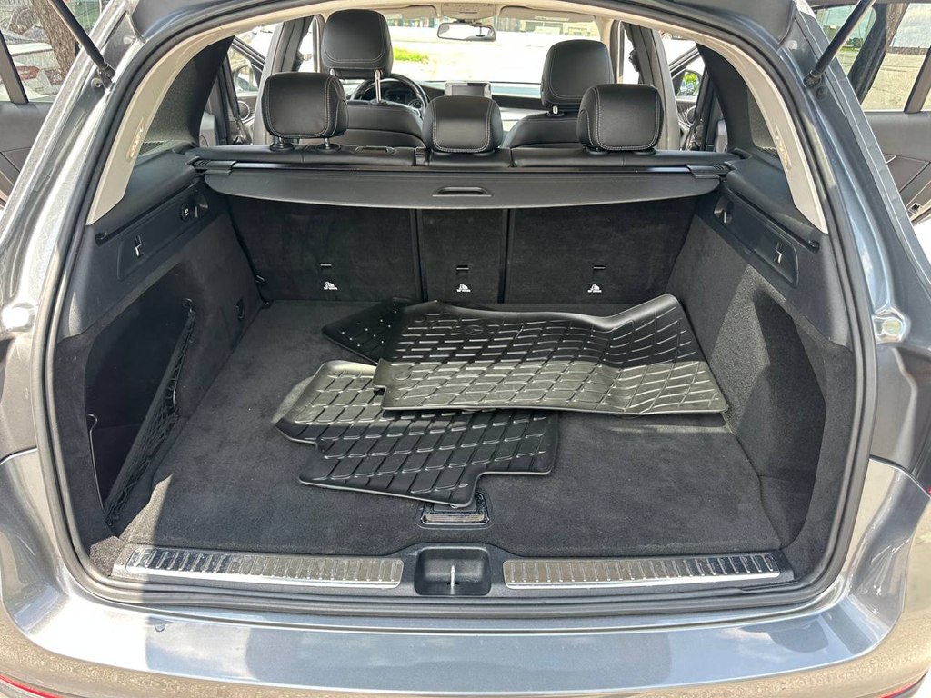 Photo 10 of this MERCEDES-BENZ GLC