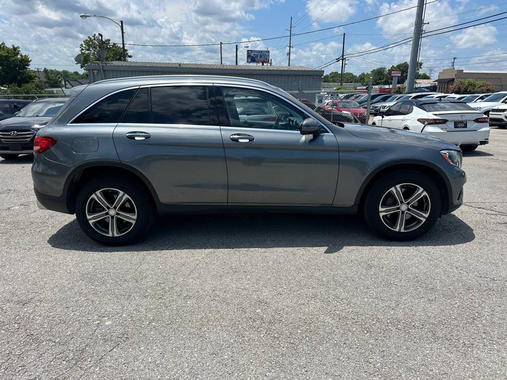 Photo 5 of this MERCEDES-BENZ GLC