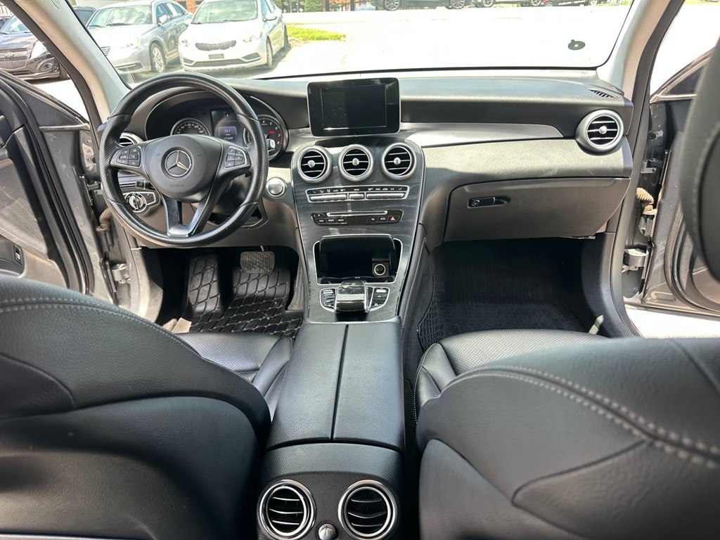 Photo 16 of this MERCEDES-BENZ GLC