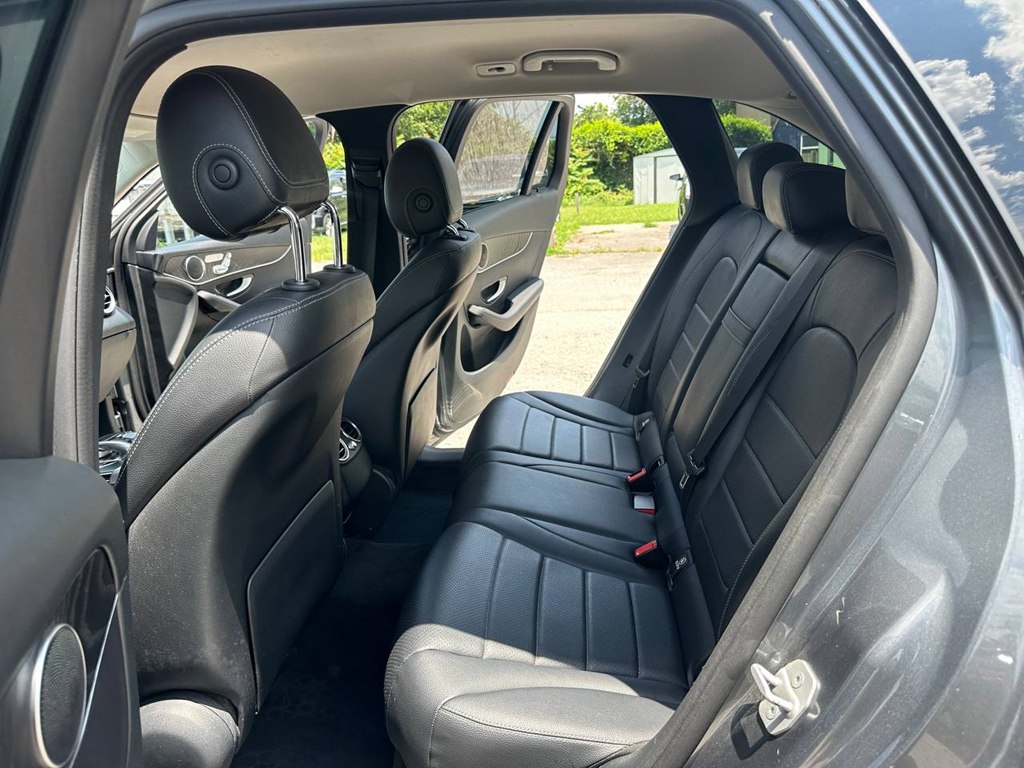 Photo 23 of this MERCEDES-BENZ GLC