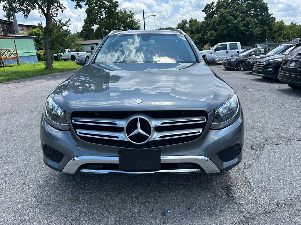 Photo 3 of this MERCEDES-BENZ GLC