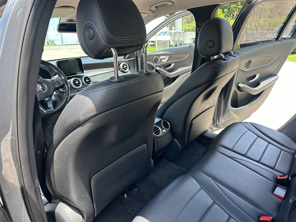 Photo 22 of this MERCEDES-BENZ GLC