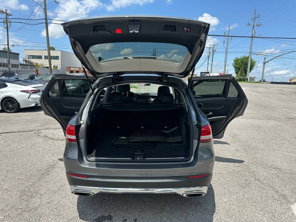 Photo 11 of this MERCEDES-BENZ GLC