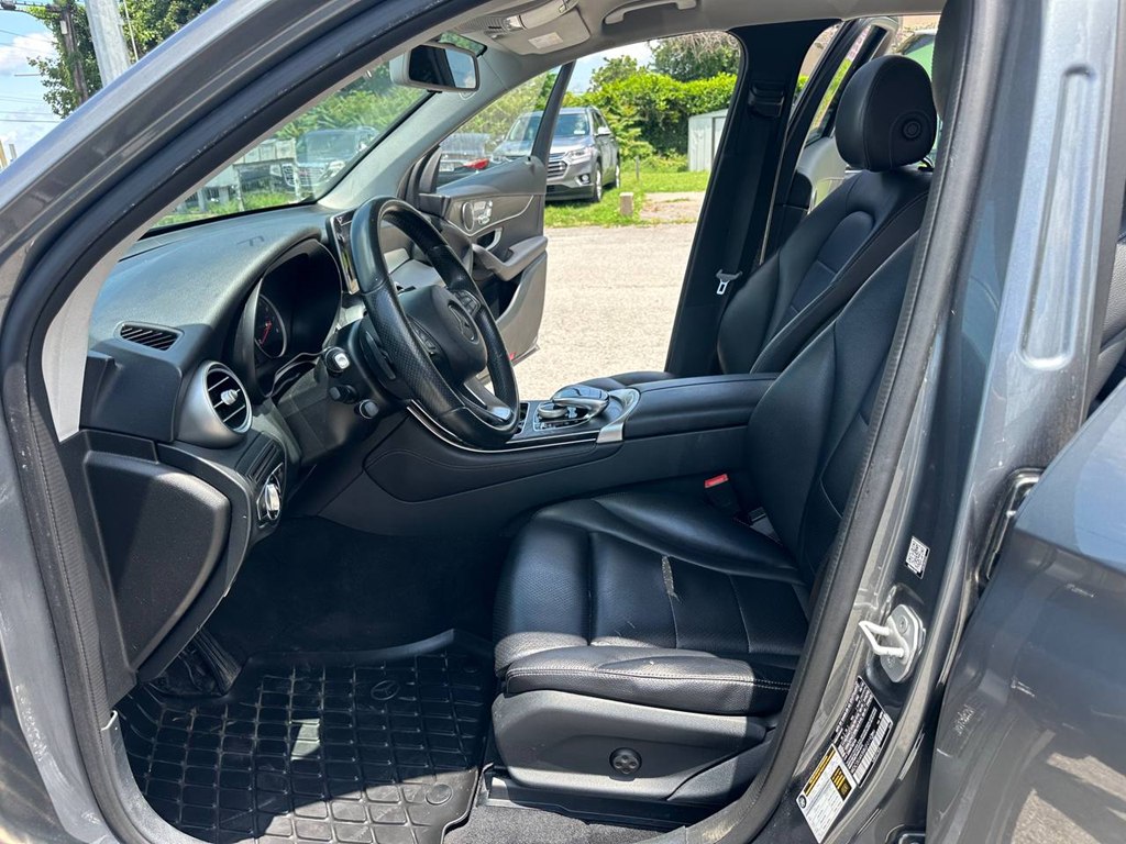 Photo 26 of this MERCEDES-BENZ GLC