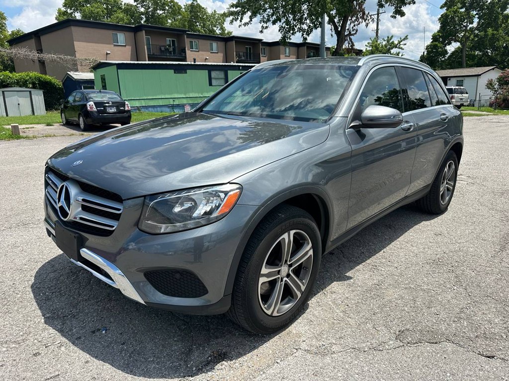 Photo 2 of this MERCEDES-BENZ GLC