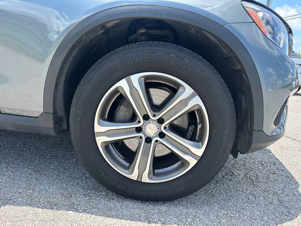 Photo 30 of this MERCEDES-BENZ GLC