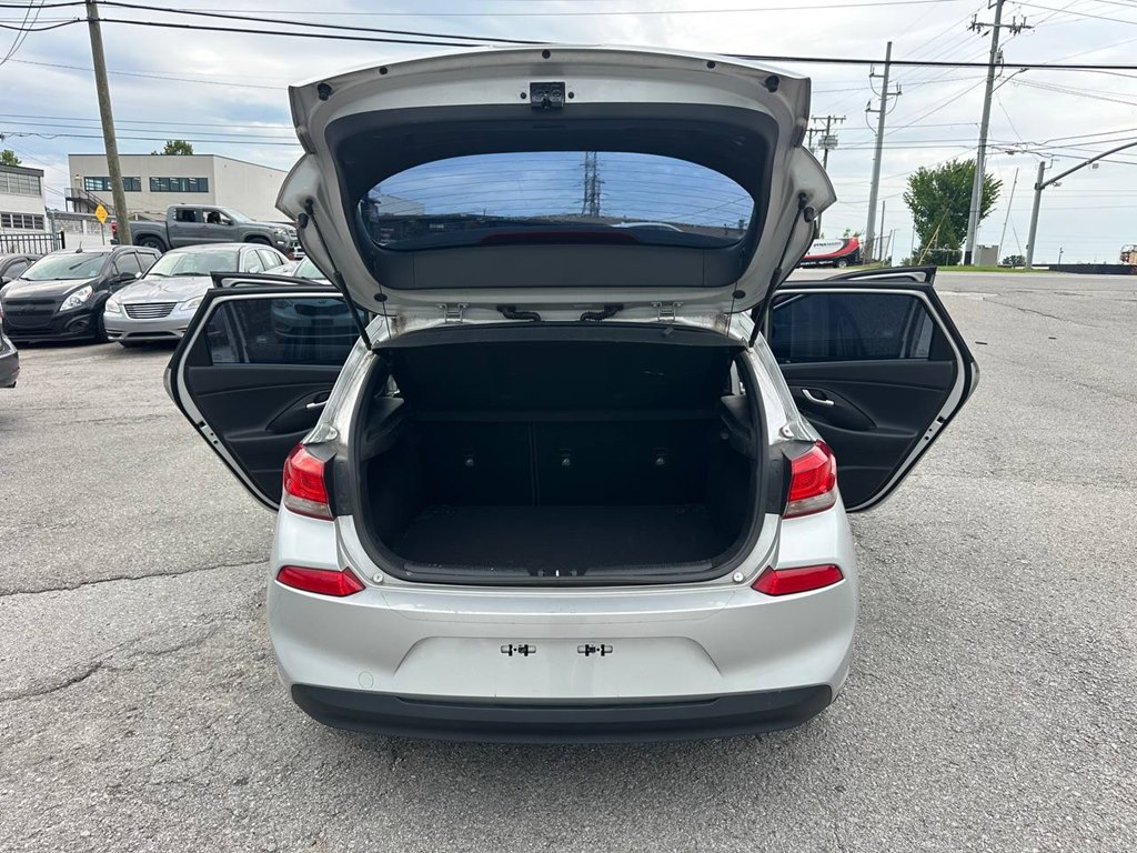 Photo 11 of this HYUNDAI ELANTRA GT