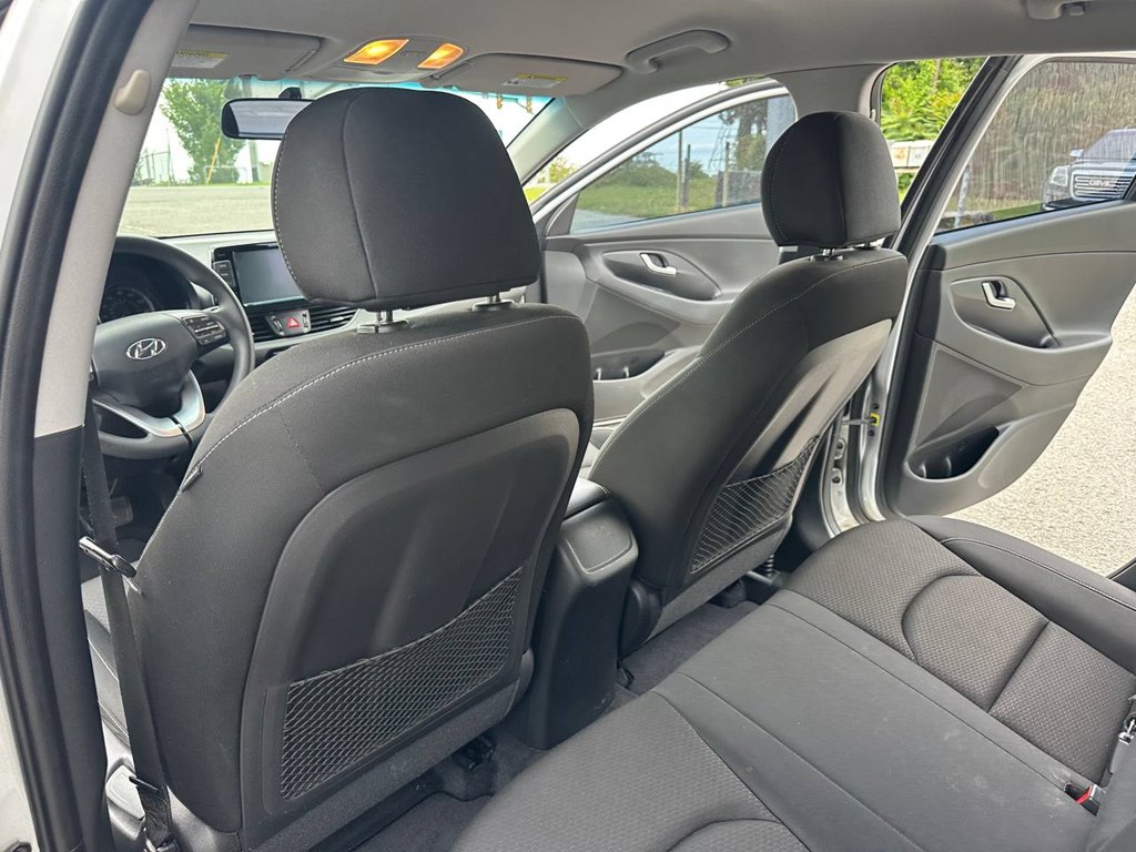 Photo 18 of this HYUNDAI ELANTRA GT