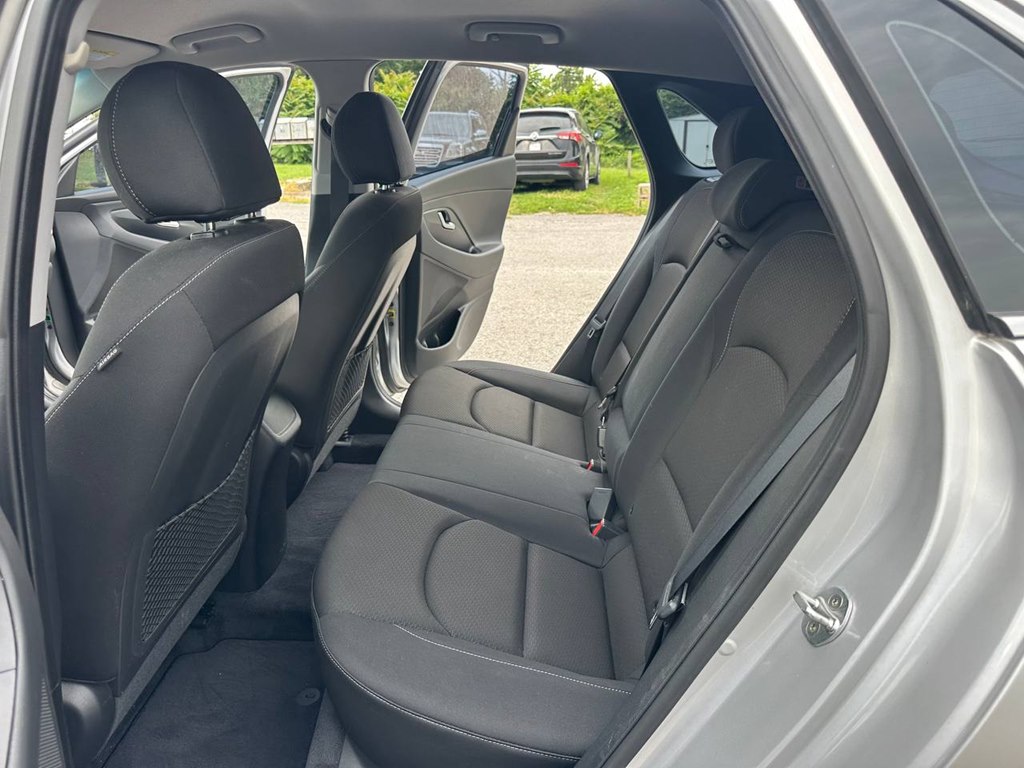 Photo 16 of this HYUNDAI ELANTRA GT