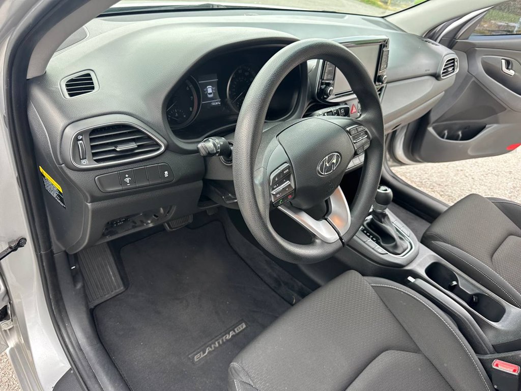 Photo 15 of this HYUNDAI ELANTRA GT