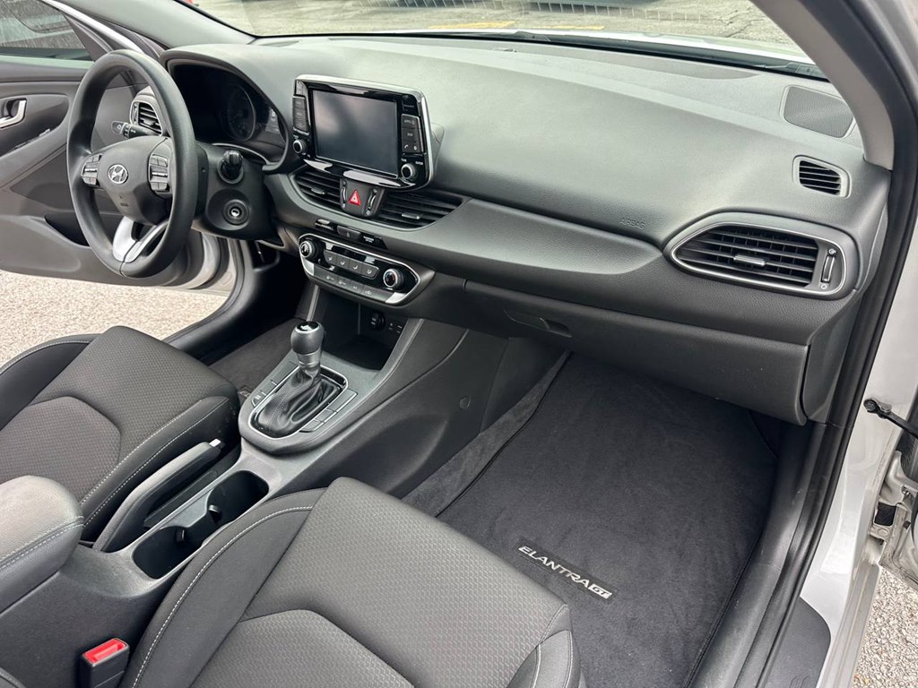 Photo 24 of this HYUNDAI ELANTRA GT