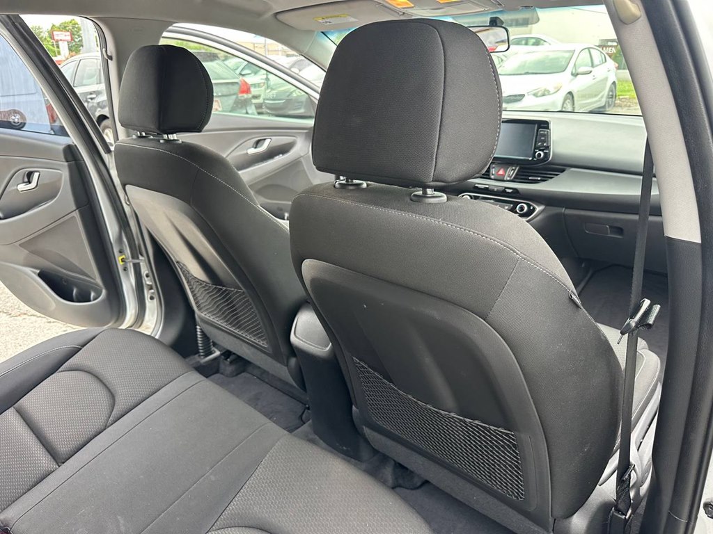 Photo 21 of this HYUNDAI ELANTRA GT