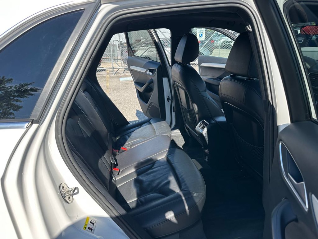 Photo 32 of this AUDI Q3