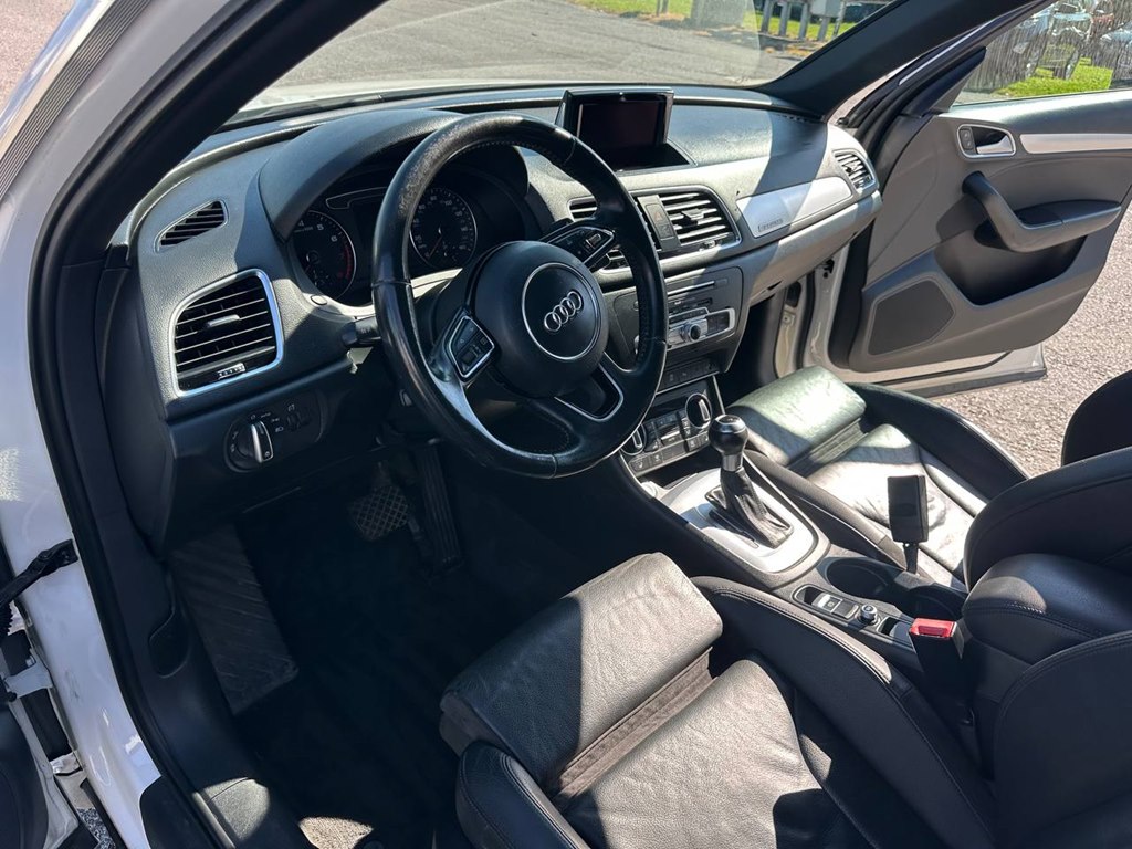 Photo 24 of this AUDI Q3