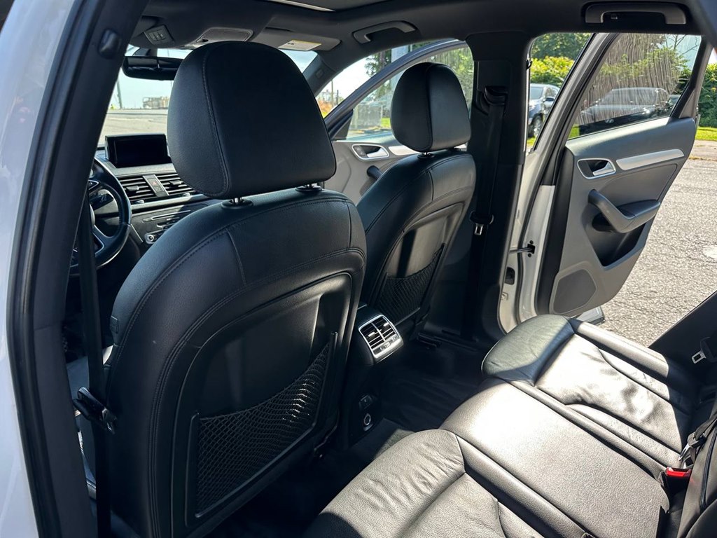 Photo 27 of this AUDI Q3