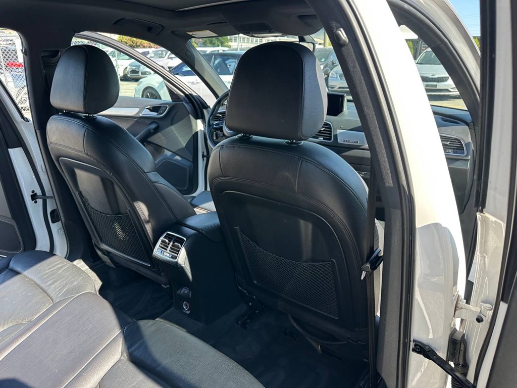 Photo 31 of this AUDI Q3