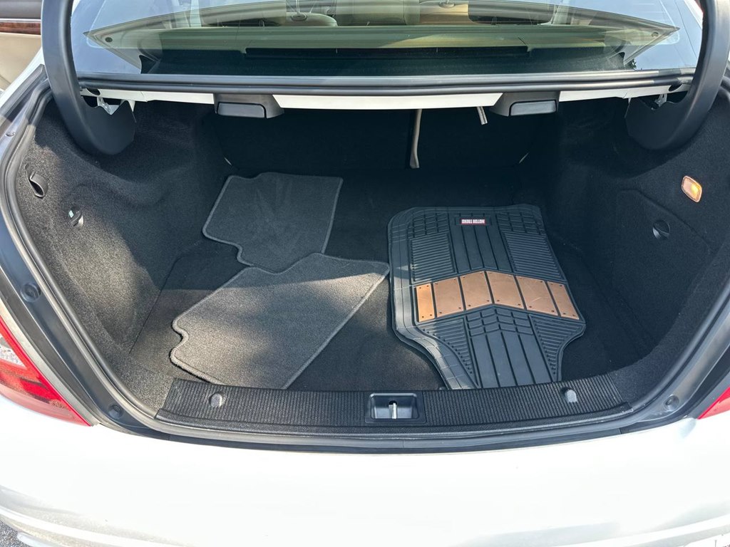 Photo 12 of this MERCEDES-BENZ C-CLASS