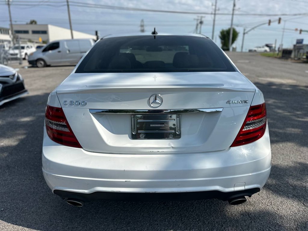 Photo 7 of this MERCEDES-BENZ C-CLASS