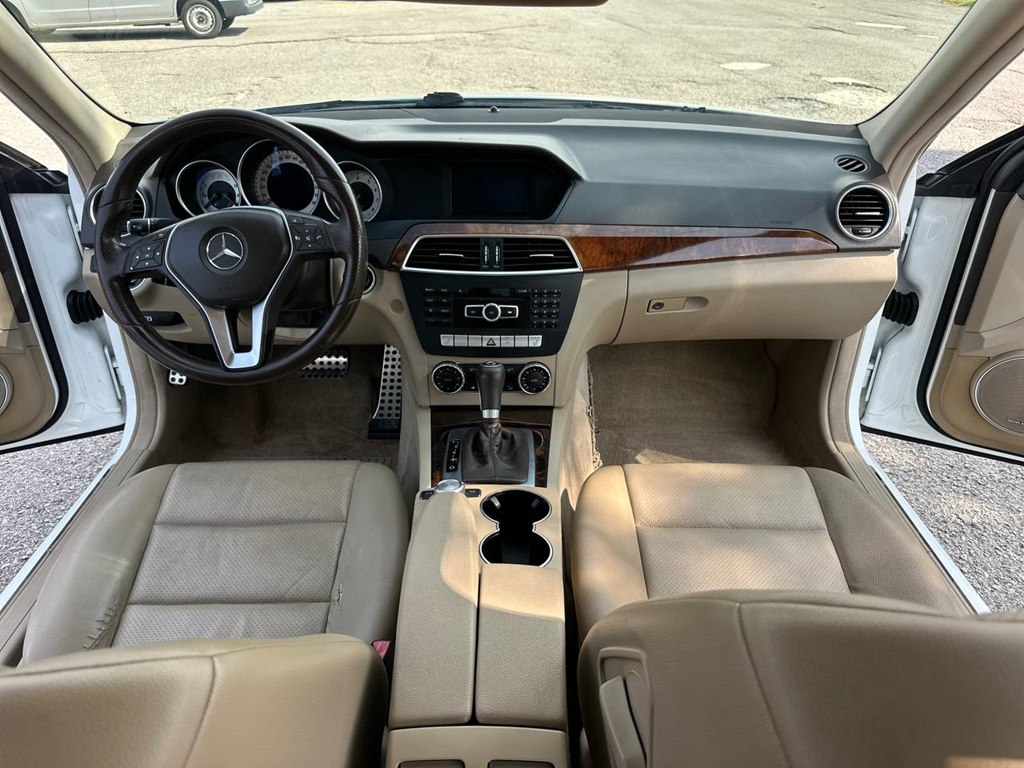 Photo 20 of this MERCEDES-BENZ C-CLASS