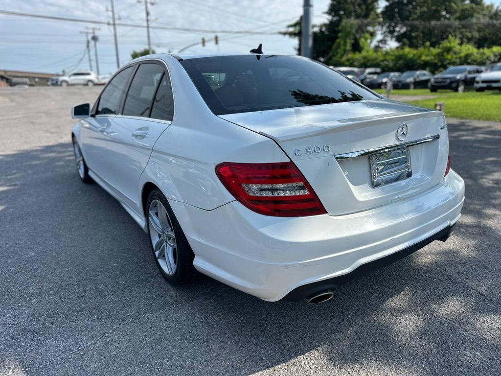 Photo 8 of this MERCEDES-BENZ C-CLASS