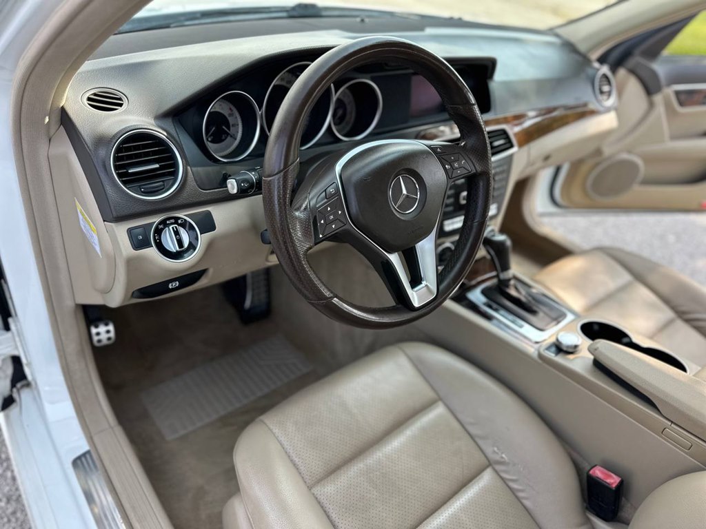 Photo 15 of this MERCEDES-BENZ C-CLASS