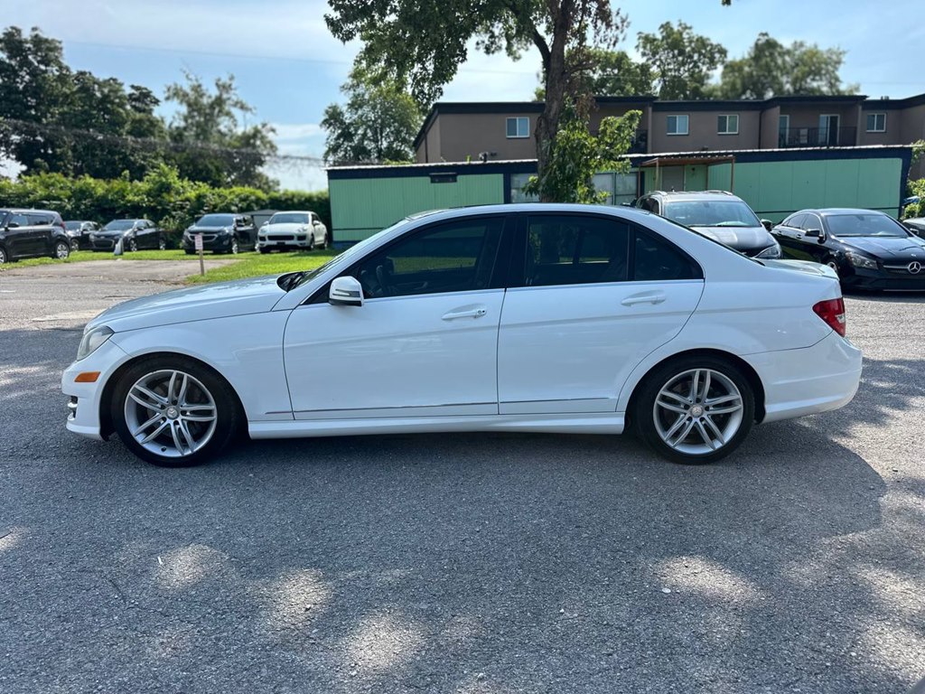 Photo 9 of this MERCEDES-BENZ C-CLASS