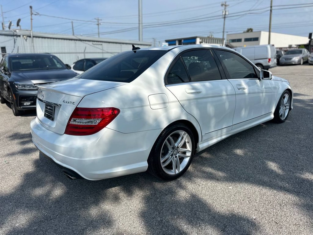 Photo 6 of this MERCEDES-BENZ C-CLASS