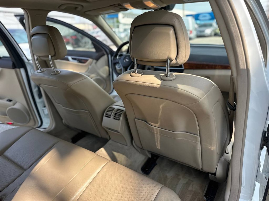 Photo 22 of this MERCEDES-BENZ C-CLASS