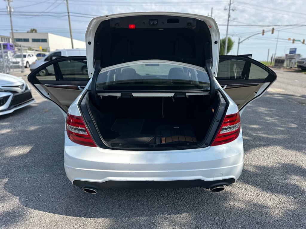 Photo 13 of this MERCEDES-BENZ C-CLASS