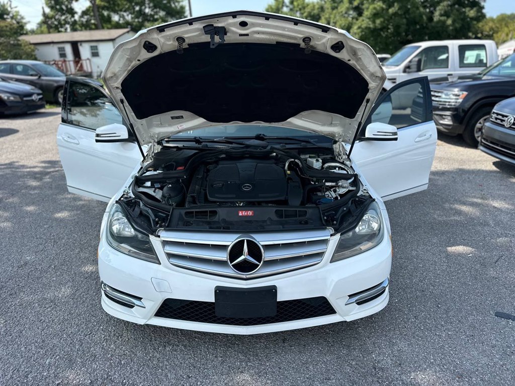 Photo 11 of this MERCEDES-BENZ C-CLASS