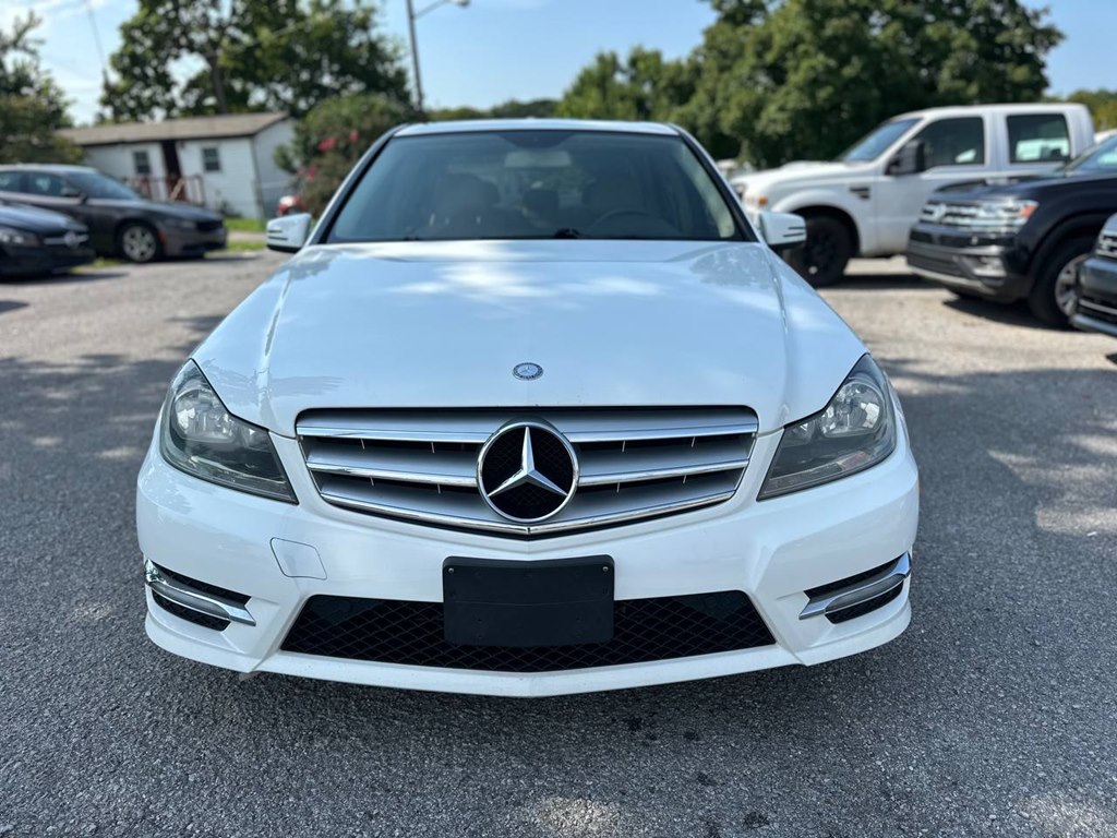 Photo 3 of this MERCEDES-BENZ C-CLASS