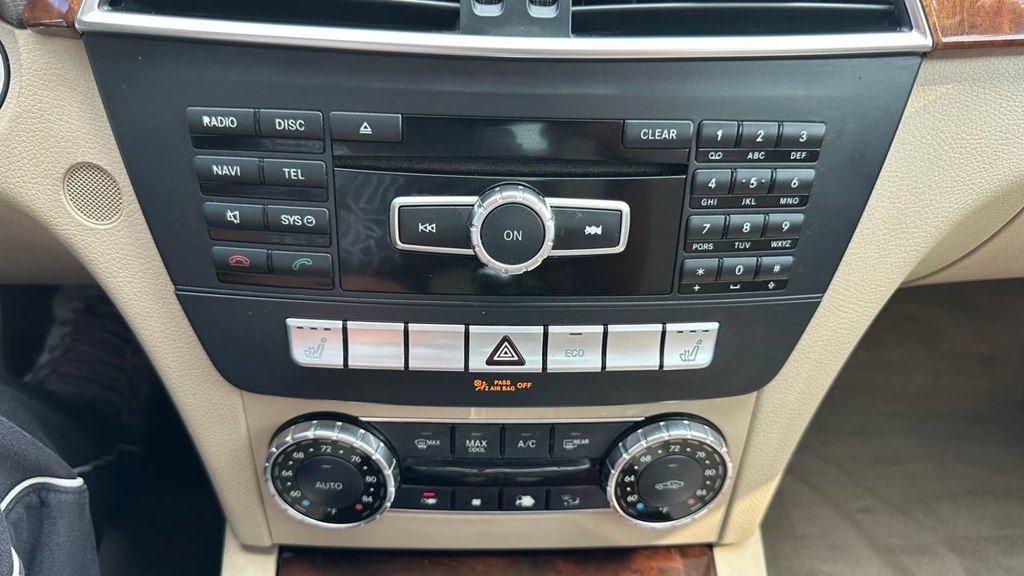 Photo 33 of this MERCEDES-BENZ C-CLASS