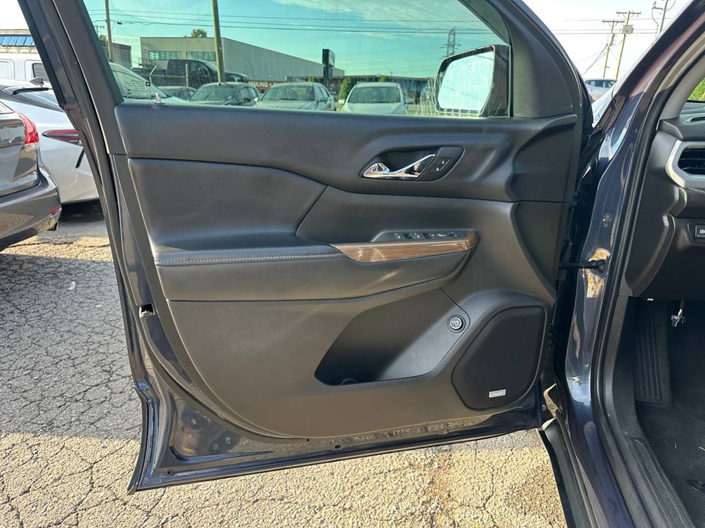 Photo 16 of this GMC ACADIA