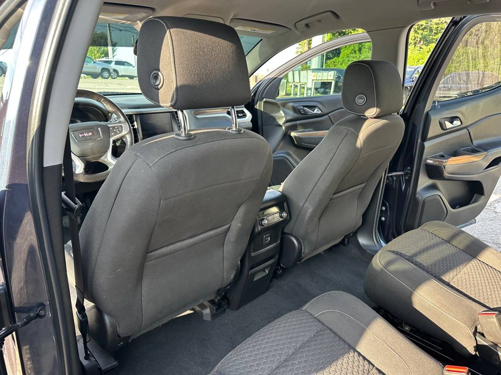 Photo 18 of this GMC ACADIA
