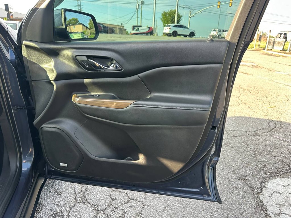 Photo 28 of this GMC ACADIA