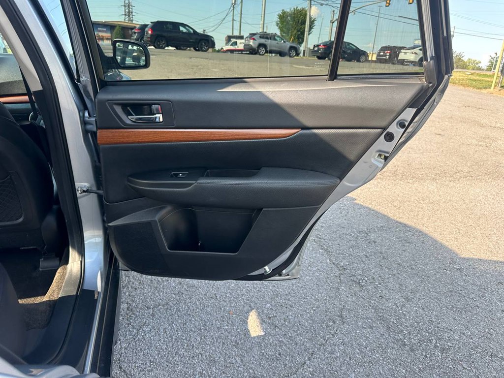 Photo 22 of this SUBARU OUTBACK
