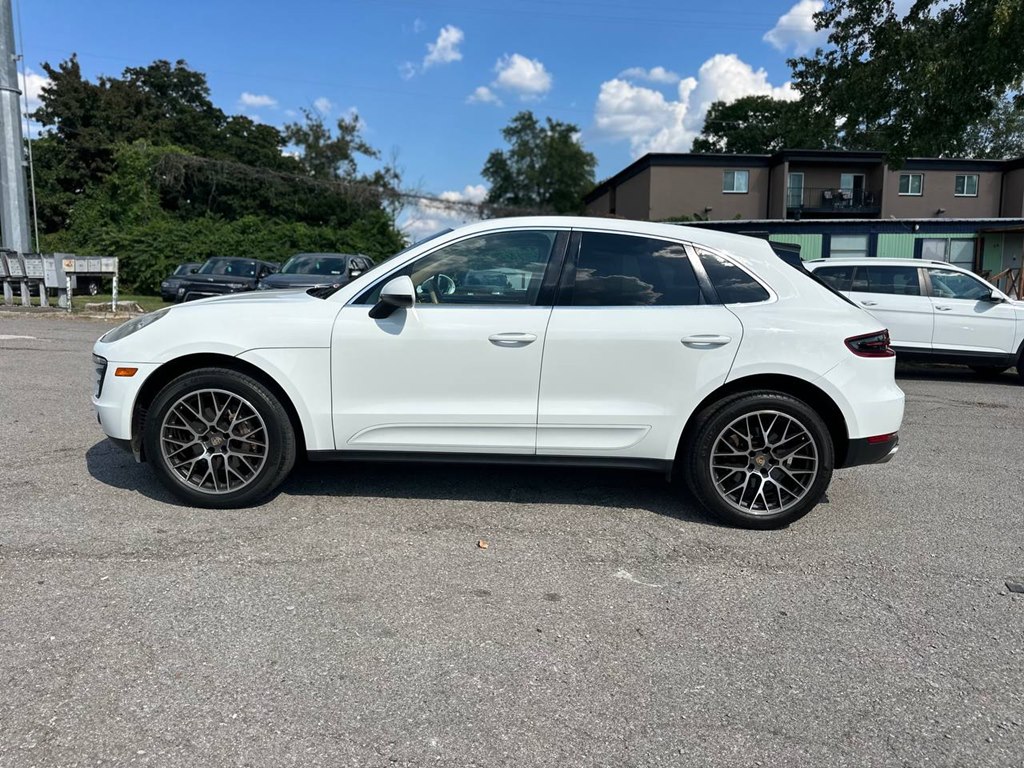 Photo 9 of this PORSCHE MACAN